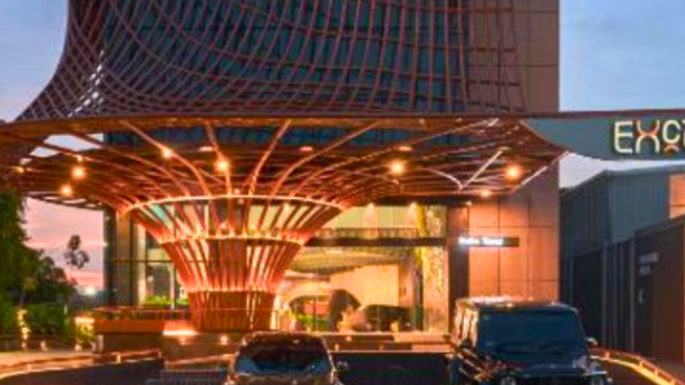 Bertempat di Excotel Design Hotel Surabaya, DIPO Sidoarjo menggelar selebrasi akbar "Melaju Bersama Fuso 55th Tanpa Batas!".